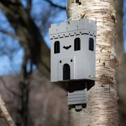 Abri château à chauve-souris en bois