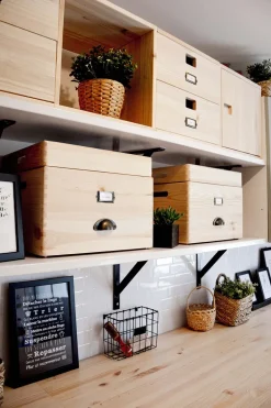 Boîte de rangement en pin massif avec couvercle (Taille 1)