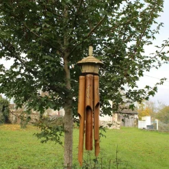Carillon en bois avec cabane