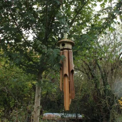 Carillon en bois avec cabane