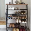 Etagère à chaussures en métal et bois Tower (Noir)