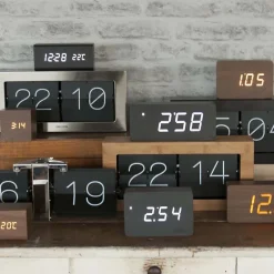 Horloge à poser Flip Box (Acier brossé et noir)