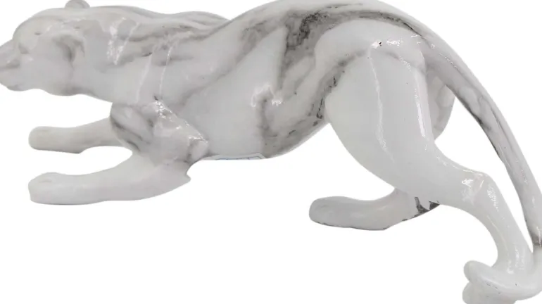 Léopard en résine effet marbre blanc