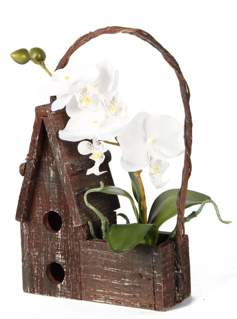 Maison en bois avec orchidées artificielles