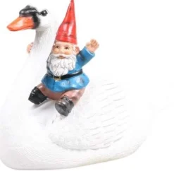 Nain de jardin en résine balade sur l'eau (Cygne assis)