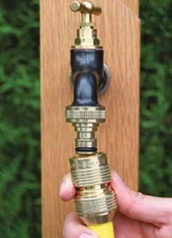 Nez de robinet femelle en laiton (1,5 x 2,1)