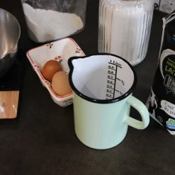 Pichet gradué en émail 1 litre