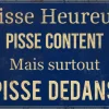 Plaque en métal humour 21 x 15 cm (Pisse heureux)