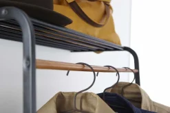 Porte-manteau tour inclinée avec étagère (Noir)