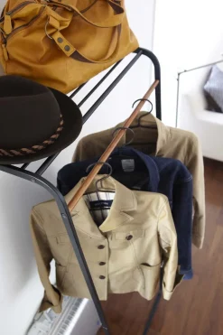 Porte-manteau tour inclinée avec étagère (Noir)