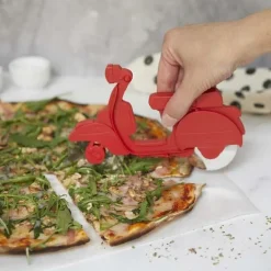 Roulette à pizza en plastique Scooter