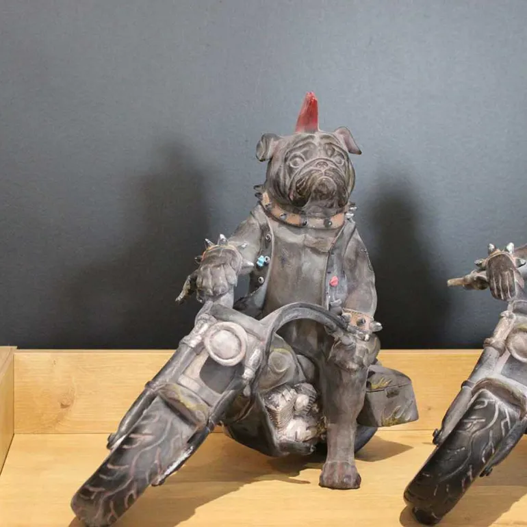 Statuette animal motard en polyrésine (Chien)