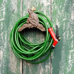 Support tuyau d'arrosage grenouille couronnée
