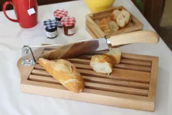 Trancheuse à pain avec ramasse miettes en hêtre huilé