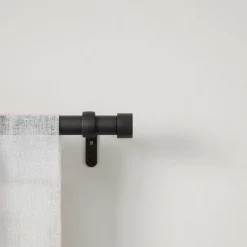 Tringle à rideaux en métal noir mat Cappa (Longueur réglable de 91 à 168 cm)