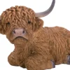 Vache highland assise en résine 22 cm
